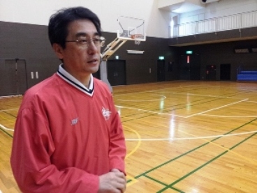 富樫英樹先生　(新発田市立本丸中学校バスケットボール部監督)